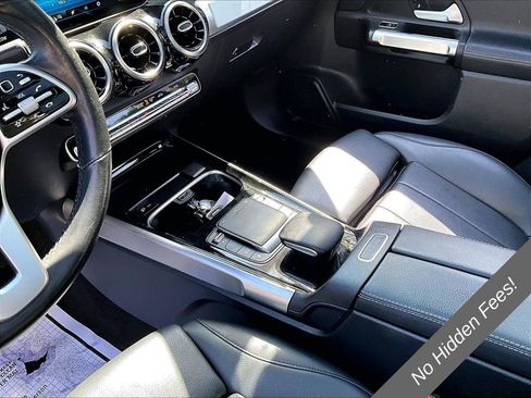 Used 2021 Mercedes-Benz GLB 250 4MATIC w/ Premium Package image 13