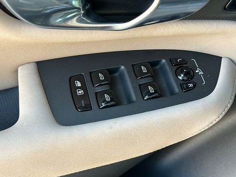 Certified 2025 Volvo XC90 B6 Core AWD/4WD image 12