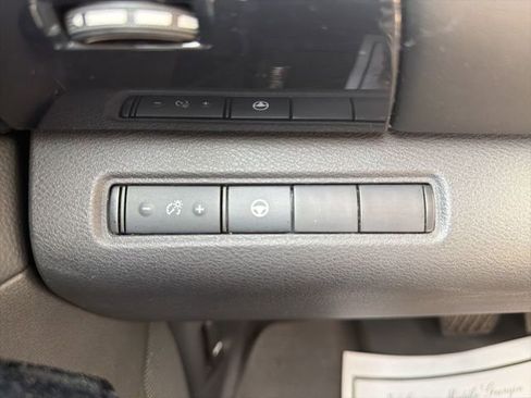 Used 2022 Nissan Pathfinder SV image 22