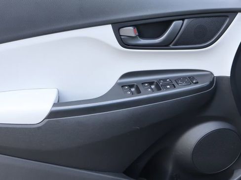 Used 2022 Hyundai Kona SE image 12