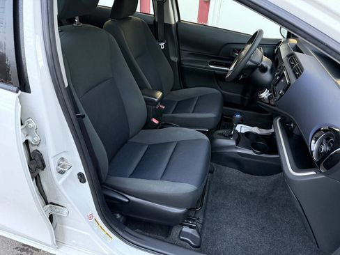 Used 2016 Toyota Prius C Three image 11