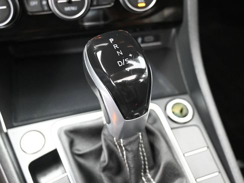 Used 2023 Volkswagen Jetta SE w/ Panoramic Sunroof Package image 28