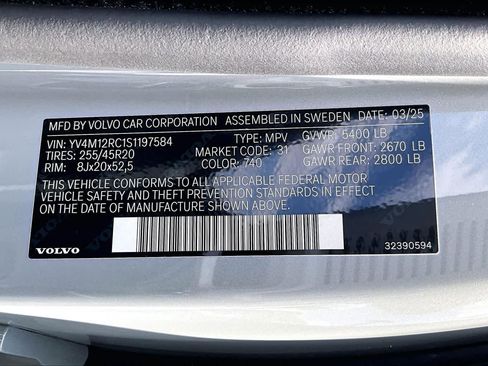 Used 2025 Volvo XC60 B5 Plus AWD/4WD image 32