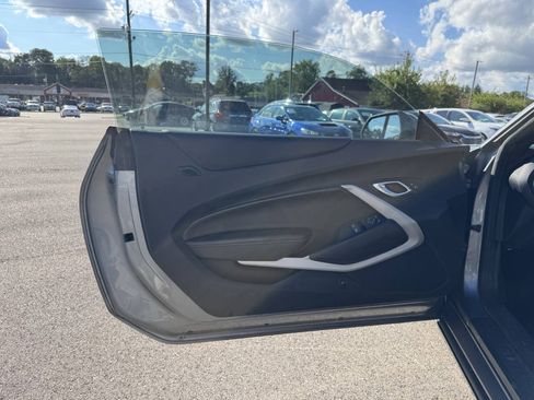 Used 2020 Chevrolet Camaro LT RWD image 15