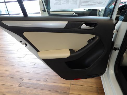 Used 2017 Volkswagen Jetta SE FWD image 21