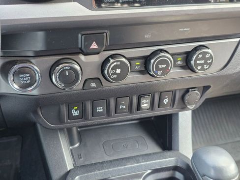 Used 2019 Toyota Tacoma TRD Sport w/ Technology Package AWD/4WD image 25