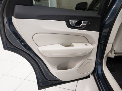 Used 2020 Volvo XC90 T6 Momentum image 26