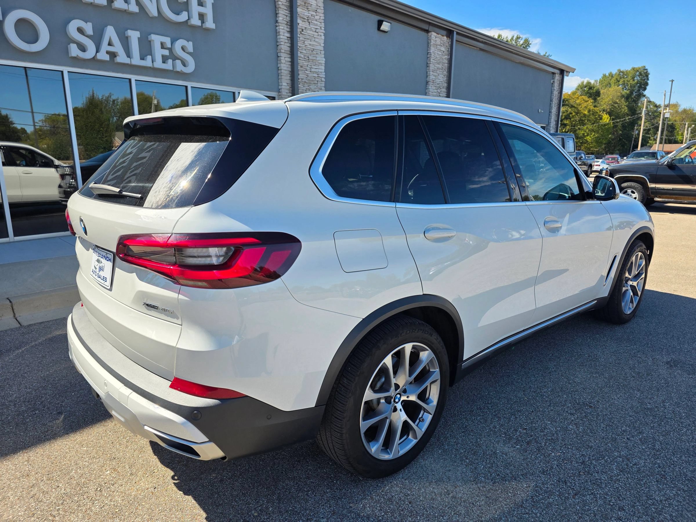 Used 2021 BMW X5 xDrive40i w/ Premium Package AWD/4WD image 2