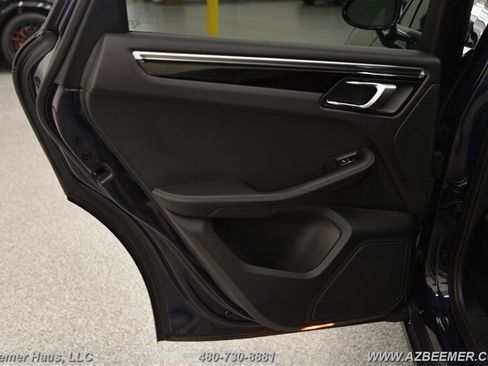 Used 2023 Porsche Macan image 37