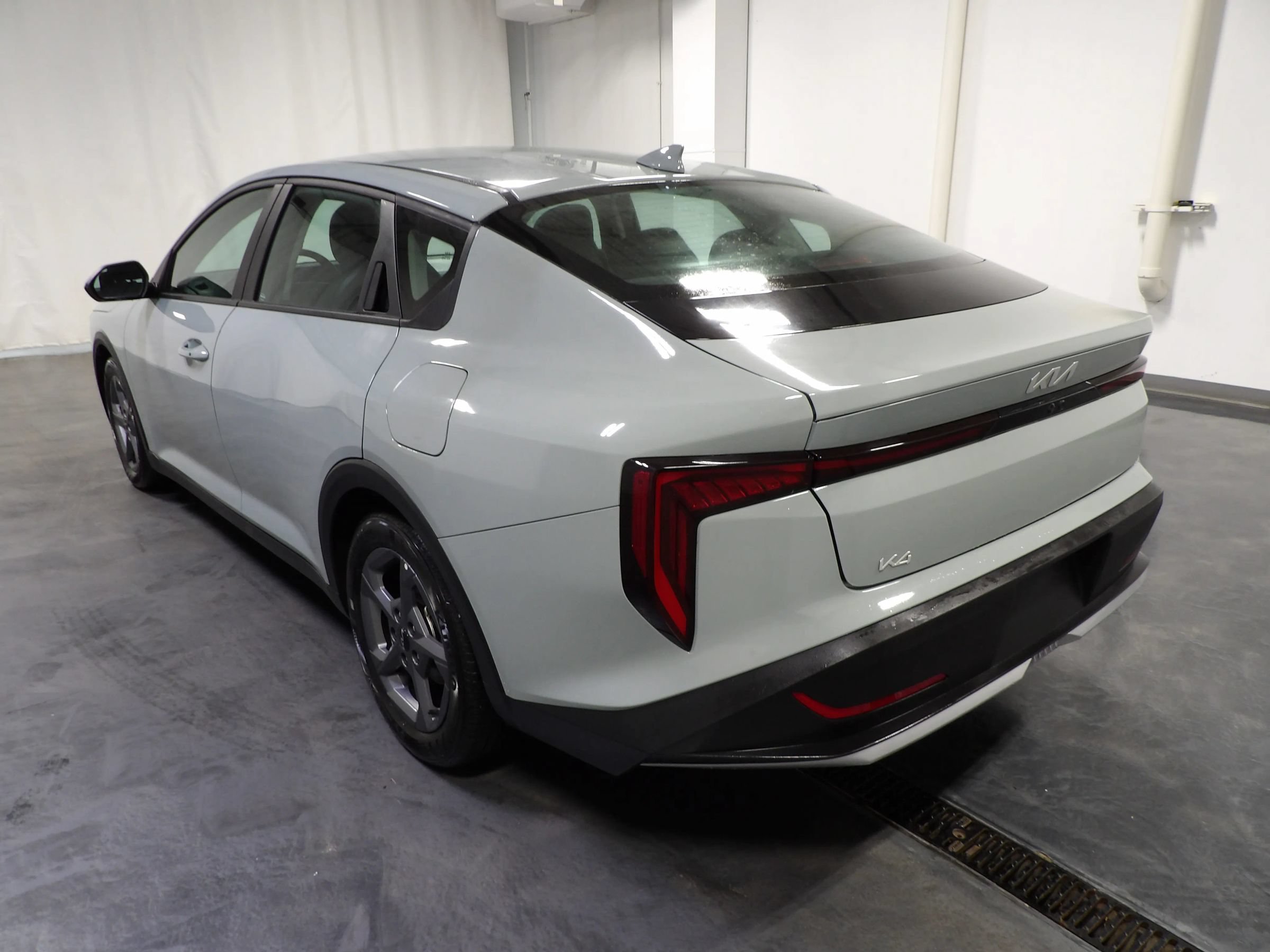 Used 2025 Kia K4 FWD image 7
