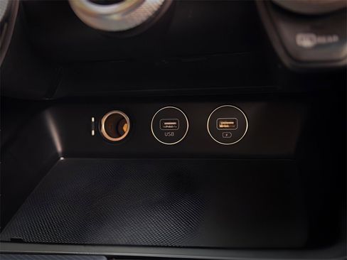 Used 2023 Genesis G70 3.3T image 15