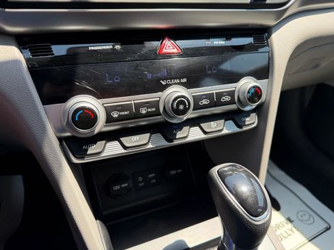 Used 2020 Hyundai Elantra SEL FWD image 20