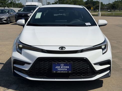 Used 2025 Toyota Corolla SE FWD image 3