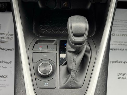 Certified 2025 Toyota RAV4 LE image 38