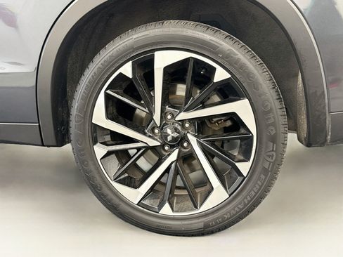 Used 2024 Mitsubishi Outlander SE AWD/4WD image 11