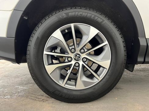 Used 2017 Toyota RAV4 XLE AWD/4WD image 30