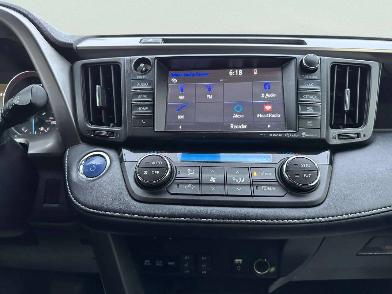Used 2018 Toyota RAV4 Limited AWD/4WD image 32