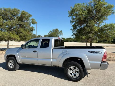 Used 2005 Toyota Tacoma PreRunner RWD image 16