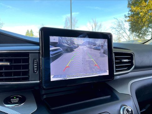 Used 2020 Ford Explorer XLT w/ Equipment Group 202A image 22