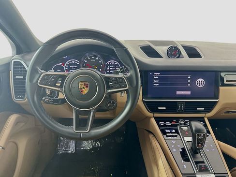 Used 2023 Porsche Cayenne Platinum Edition image 25