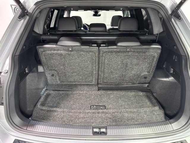 Used 2023 Volkswagen Tiguan SE R-Line FWD image 27