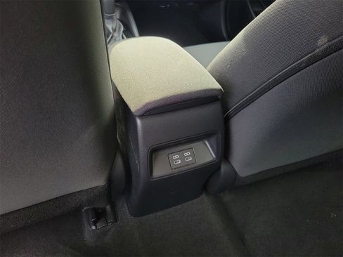 Used 2025 Toyota Corolla LE image 11