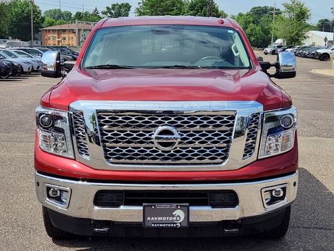 Used 2018 Nissan Titan SL w/ Chrome Package AWD/4WD image 5