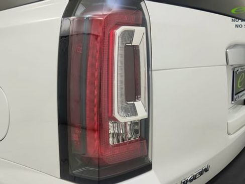 Used 2019 GMC Yukon Denali w/ Denali Ultimate Package AWD/4WD image 67