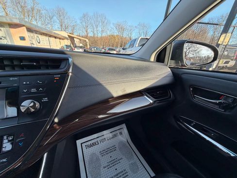 Used 2015 Toyota Avalon XLE image 25