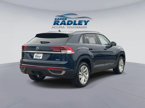 Used 2022 Volkswagen Atlas Cross Sport SE w/ Panoramic Sunroof Package image 2