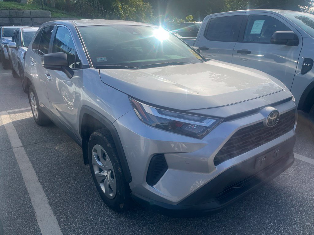 Used 2023 Toyota RAV4 LE AWD/4WD image 2