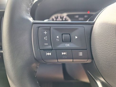 Used 2025 Nissan Pathfinder SL FWD image 13