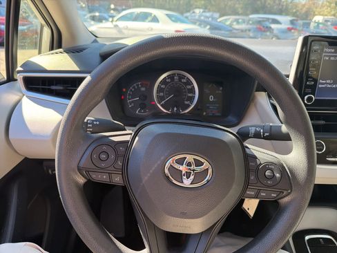 Used 2020 Toyota Corolla LE image 21