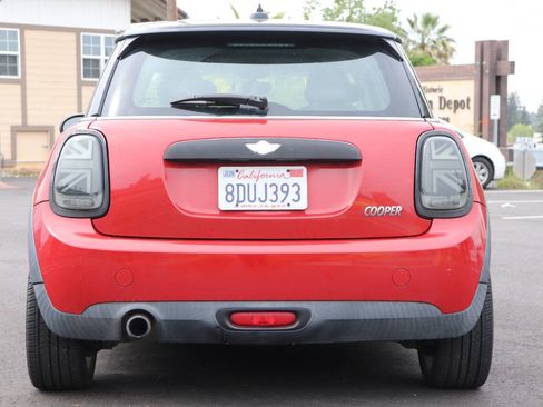 Used 2014 MINI Cooper 2-Door Hardtop FWD image 8