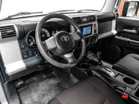 Used 2010 Toyota FJ Cruiser 2WD w/ Convenience Pkg image 3