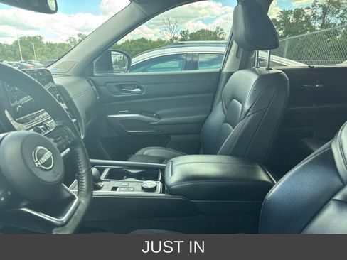 Used 2022 Nissan Pathfinder SL AWD/4WD image 33