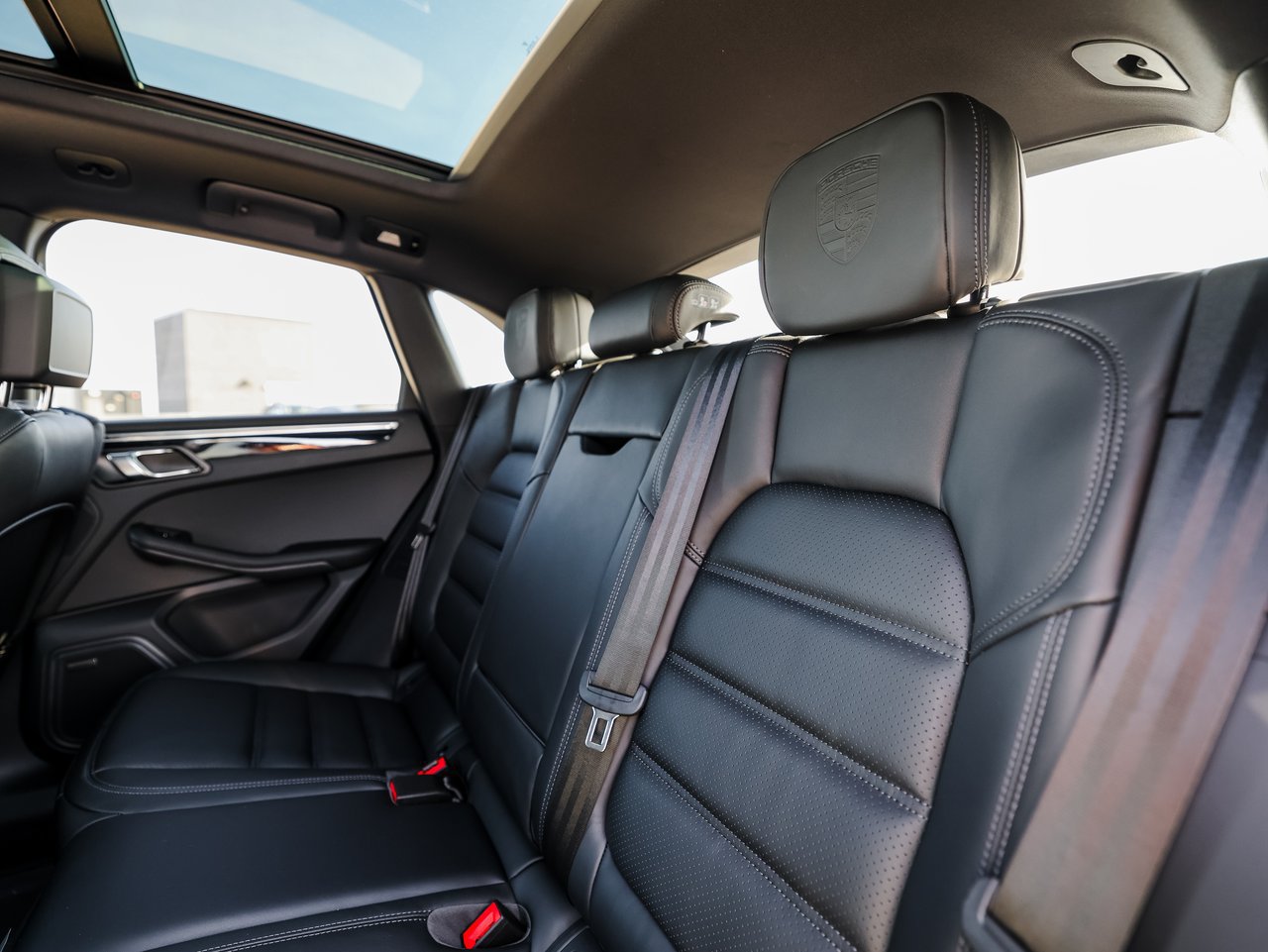 Certified 2026 Porsche Macan AWD/4WD image 24