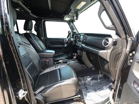 Used 2018 Jeep Wrangler Unlimited Sahara AWD/4WD image 25