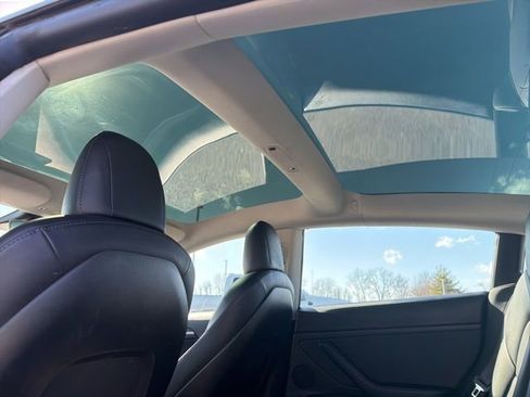 Used 2023 Tesla Model 3 Standard Range image 16