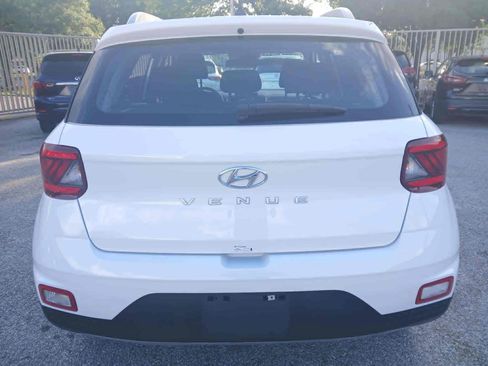 Used 2025 Hyundai Venue SEL FWD image 6