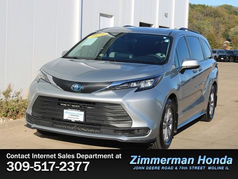 Used 2021 Toyota Sienna LE w/ Protection Package (TMS) image 25