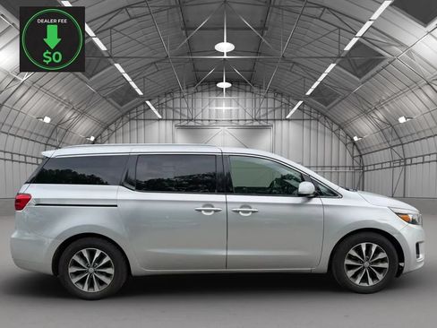 Used 2016 Kia Sedona SX FWD image 4