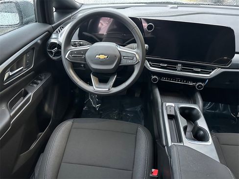 New 2026 Chevrolet Equinox EV LT image 17