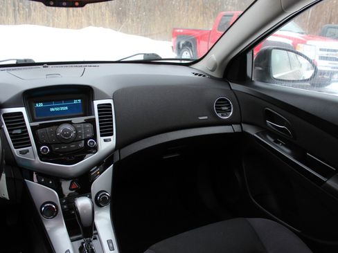 Used 2014 Chevrolet Cruze LT image 20