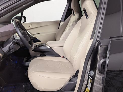 Used 2023 BMW iX xDrive50 w/ Sport Package AWD/4WD image 18