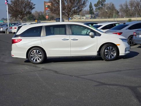 Used 2023 Honda Odyssey EX-L image 3