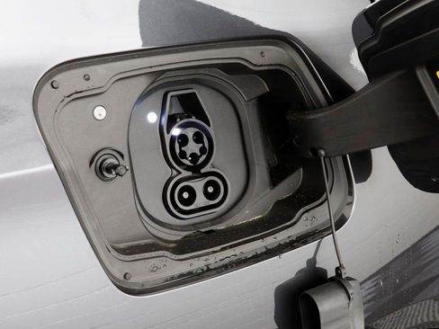 Used 2025 BMW i5 xDrive40 w/ Premium Package image 20