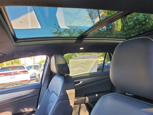 New 2026 Volkswagen Atlas Cross Sport SE image 8