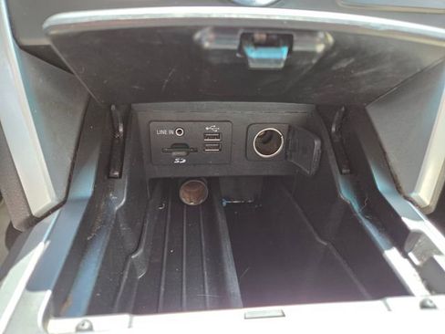 Used 2015 Ford Explorer XLT w/ Equipment Group 202B AWD/4WD image 31