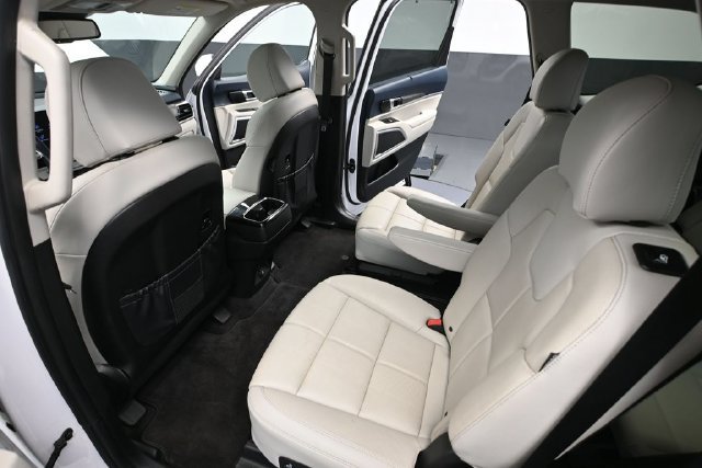 Used 2024 Kia Telluride EX w/ EX Captain's Chair Package AWD/4WD image 31
